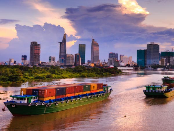 盐城到常州、、、盘锦到福州集装箱内贸海运航线正式开通