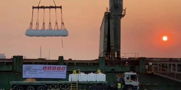 缺箱又缺舱，，货物又最先集改散