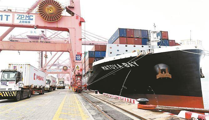 厦门港海天码头假期首日吞吐量突破1.2万标箱